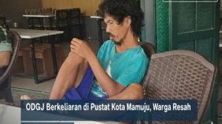 ODGJ di sebuah warung kopi di Kota Mamuju mengganggu kenyamanan pengunjung.