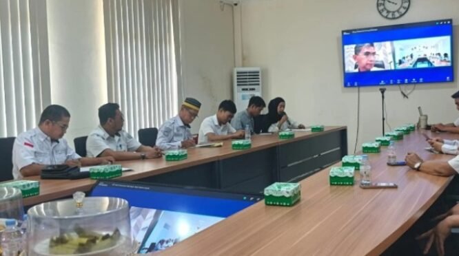 Suasana rapat Penyusunan Data Gugus Tugas Reforma Agraria (GTRA) Tahun Anggaran 2026 di Aula Kantor Pertanahan Kabupaten Mamuju Tengah, Rabu (23/9/2026). Rapat dibuka oleh Pih. Kepala Kantor Pertanahan Kabupaten Mamuju Tengah, Asmanto Mesman, melalui Zoom Meeting.